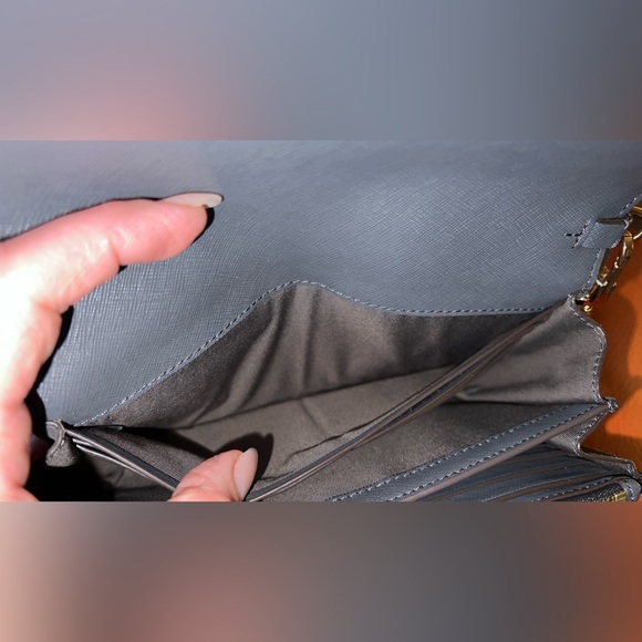 Authentic Tory Burch chain wallet - Picture 3 of 11